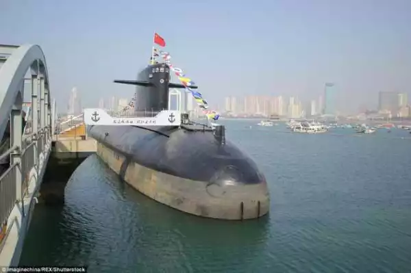 China Displays Nuclear Submarine To Tourists (Photos)